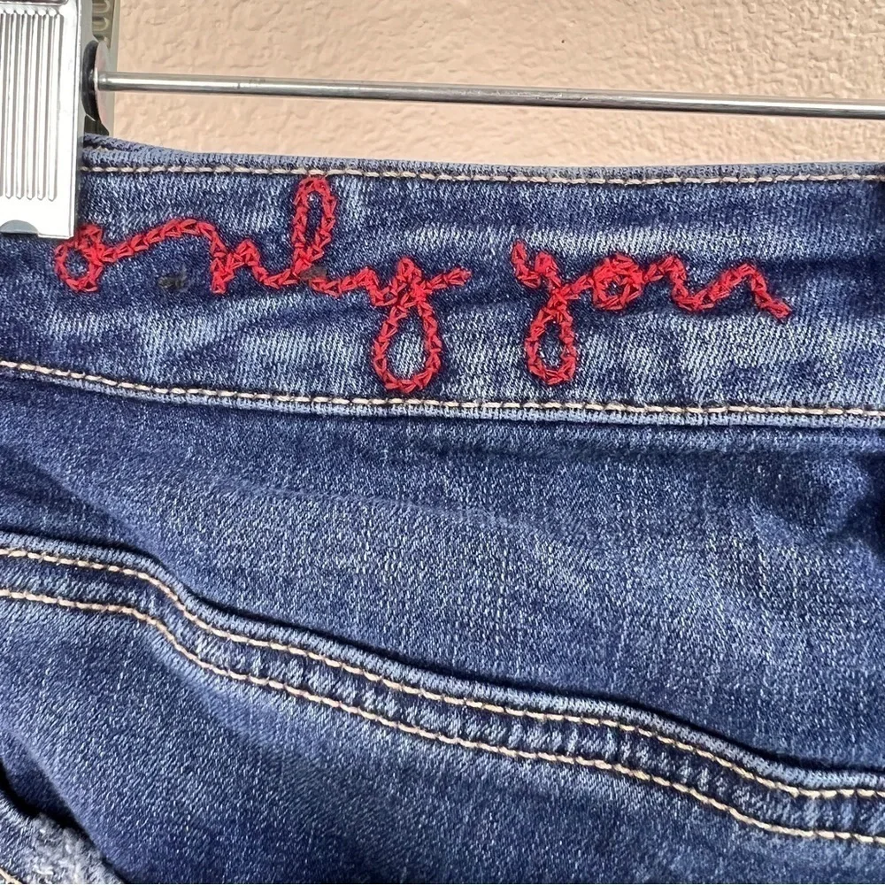 AMERICAN EAGLE OUTFITTERS ‘Only You’Distressed raw hem Shorts.Zipper on each leg